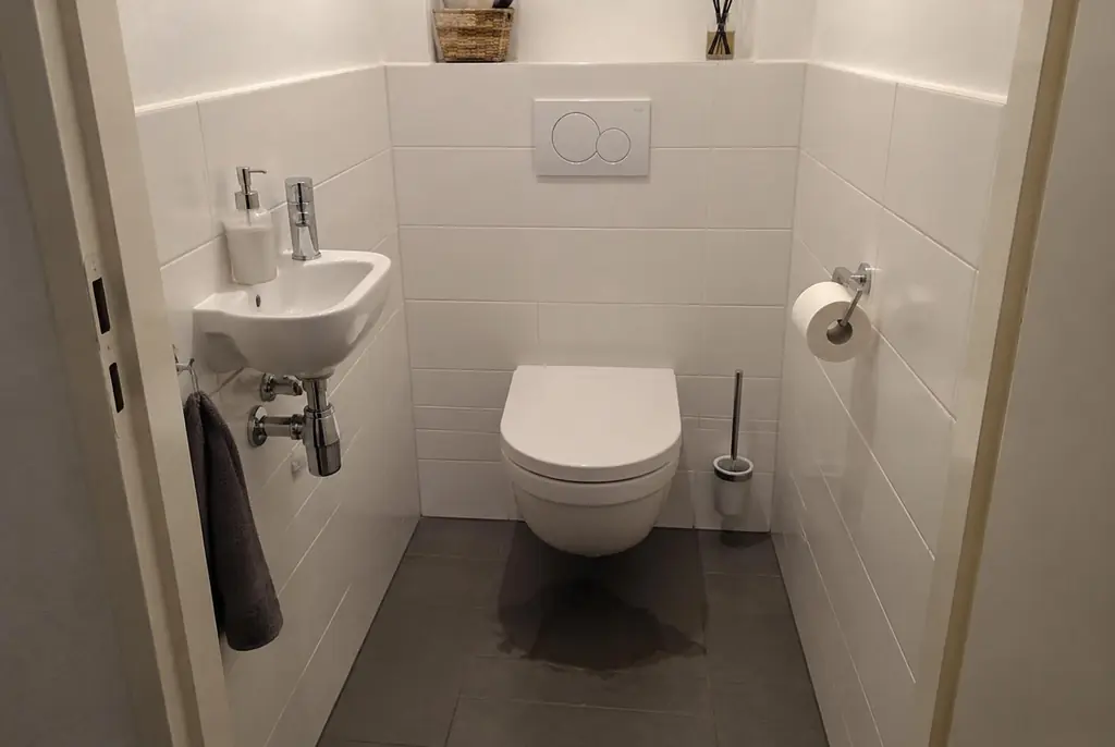 Lekdetectie Doesburg – natte vloer bij een toilet